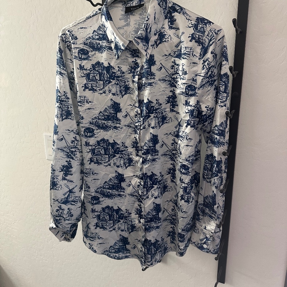 Like new satin Vici blouse! Dutch design!